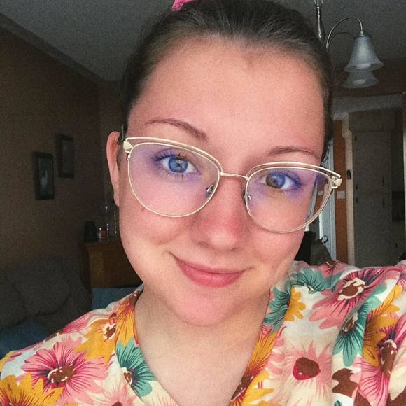 Meet your Posher, Noémie - Picture 1 of 1